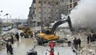 مصر ترسل 5 طائرات عسكرية محملة بمساعدات طبية عاجلة لسوريا وتركيا