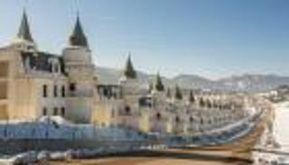 تعرّف على قصة مدينة قلاع "ديزني" للأشباح في تركيا.. صور