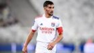 الوثائق وصلت باريس.. هل يوقع عوار على قرار انضمامه لمنتخب الجزائر؟