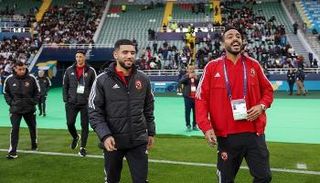قندوسي مع كهربا قبل مباراة الأهلي وريال مدريد