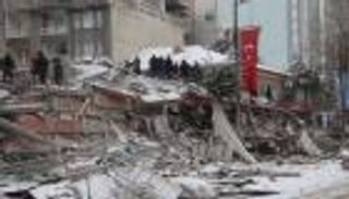 زلزال تركيا وسوريا.. حصيلة الضحايا ترتفع لـ9500 قتيل