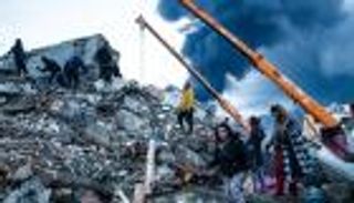 بعد الزلزال.. الشيف بوراك يبكي بحرقة ويطلب المساعدة (فيديو)