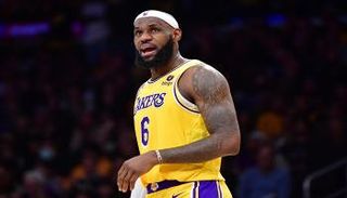 ليبرون جيمس لاعب لوس أنجلوس ليكرز