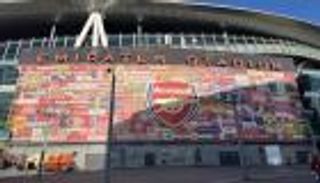 قصة 12 علما عربيا تزين شعار أرسنال (صور)