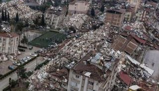 جانب من آثار الزلزال المدمر في تركيا