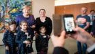 "ماما ميركل".. جائزة عالمية للسلام تطير للمستشارة السابقة