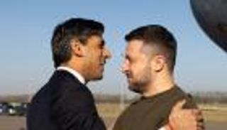 "استعراض ومكان بمقدمة الأولويات".. أسرار زيارة زيلينسكي إلى بريطانيا