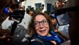  ابنة جنرال فجرت علاقة باريس بالجزائر.. من هي أميرة بوراوي ؟