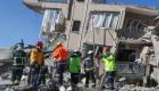 "الفارس الشهم 2".. فريق الإنقاذ الإماراتي يواصل البحث عن ناجين من زلزال تركيا