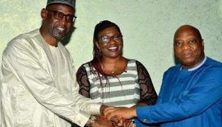 أوليفيا روانبا تتوسط عبد الله ديوب وموريساندا كوياتي