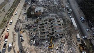 مبنى منهار جراء زلزال تركيا