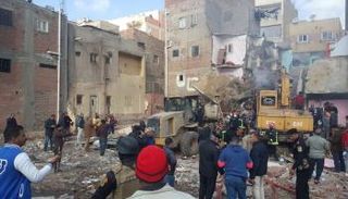 فرق الإنقاذ تبحث عن مفقودين تحت الأنقاض