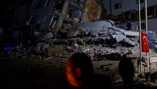 آثار الزلزال المدمر في تركيا