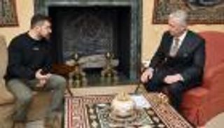 هدية "خشنة" من الرئيس الأوكراني لملك بلجيكا (صور)