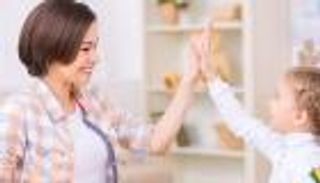 خبير تربية: 3 مراحل لتربية الأبناء.. والمصارحة واجبة أثناء"المراهقة" (حوار)