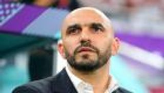 تعاطف عالمي مع الركراكي بعد استبعاده من جائزة "the best"