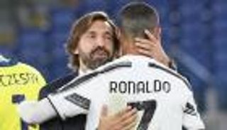 "لم يكن مشكلة".. بيرلو ينصر كريستيانو رونالدو ضد عدوه في مانشستر