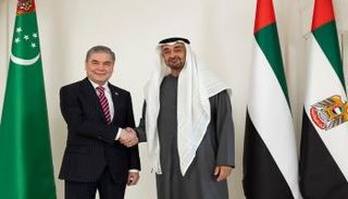 الشيخ محمد بن زايد آل نهيان خلال لقاء رئيس مجلس الشيوخ في تركمانستان