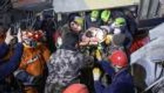 معجزة في تركيا.. انتشال طفل حيا قضى 155 ساعة تحت الأنقاض