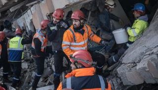 جانب من آثار الزلزال المدمر في تركيا