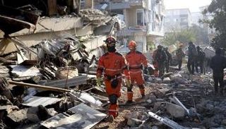 فرق الإنقاذ تواصل البحث عن ناجين تحت الأنقاض