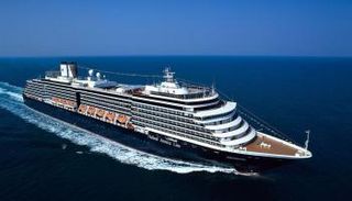 باخرة سياحية تابعة لشركة Holland America Line