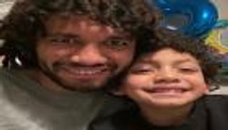 يحب صلاح وتعشقه جماهير أرسنال.. "الطفل المعجزة" يخطف الأنظار من محمد النني
