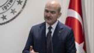 وزير داخلية تركيا يدافع عن السوريين.. صك براءة من "مساعدات الزلازل"