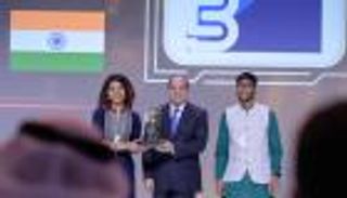 القمة العالمية للحكومات.. السيسي يكرم الفائزين بجائزة أفضل التطبيقات الحكومية 2023