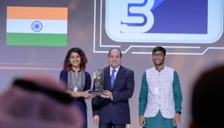الرئيس المصري يكرم الفائزين بالجائزة العالمية لأفضل التطبيقات الحكومية 2023