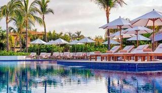 منتجعات شاطئ نصف القمر