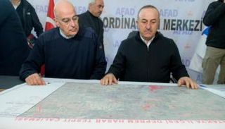 وزيرا خارجية تركيا واليونان خلال لقائهما اليوم