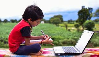 التعليم الإلكتروني توسع بشدة مؤخرا- أرشيفية