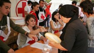 العمل الإنساني يساهم في التقارب بين الشعوب