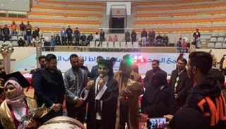 الابن رفقة والديه