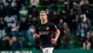 "لا يتواصل مع أحد".. إمام عاشور يثير أول أزمة في الدنمارك