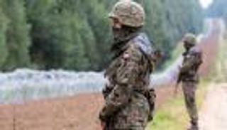 بيلاروسيا وبولندا.. توتر وإجراءات متبادلة بعد إغلاق معبر رئيسي