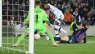 مباراة برشلونة ومانشستر يونايتد تؤكد عودة الفتى الضال 