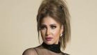 "مضطرة أتماسك وأكمل المسرحية".. منة جلال تعلن وفاة والدها