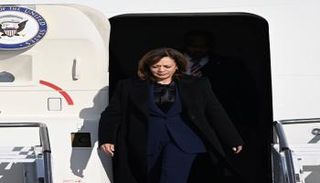 كامالا هاريس لدى وصولها إلى 