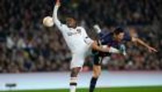 من أجل برشلونة.. الدوري الإنجليزي خارج نطاق خدمة مانشستر يونايتد