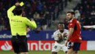 اتهامات بمجاملة نجم ريال مدريد.. والسبب ليفاندوفسكي