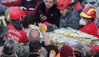 البحث عن ناجين توقف في معظم المناطق