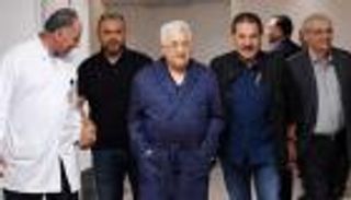 الرئيس الفلسطيني يخضع لفحوصات.. عباس يغادر مستشفى رام الله