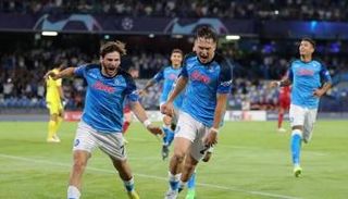 نابولي يتألق في دوري أبطال أوروبا