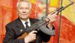  كلاشنيكوف.. حكاية مخترع أشهر بندقية في تاريخ العسكرية