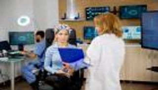 الفرق بين التهاب الأعصاب والتصلب اللويحي وفقًا للأعراض الجانبية