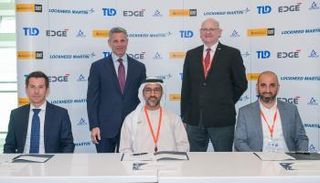 جانب من توقيع الاتفاقيات بين لوكهيد مارتن والشركات الخليجية