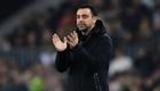 بعيون تشافي.. برشلونة يشعل صراع الصدارة في الدوري الإنجليزي