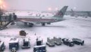 عواصف ثلجية تجتاح أمريكا وتجمد حركة الطيران
